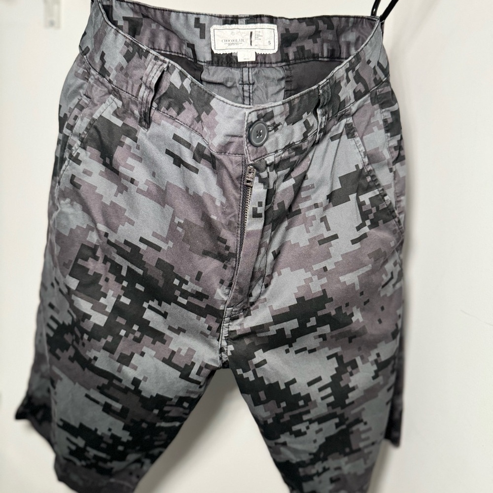 Chocolate Digital Camo Cargo Shorts — Gray & Black